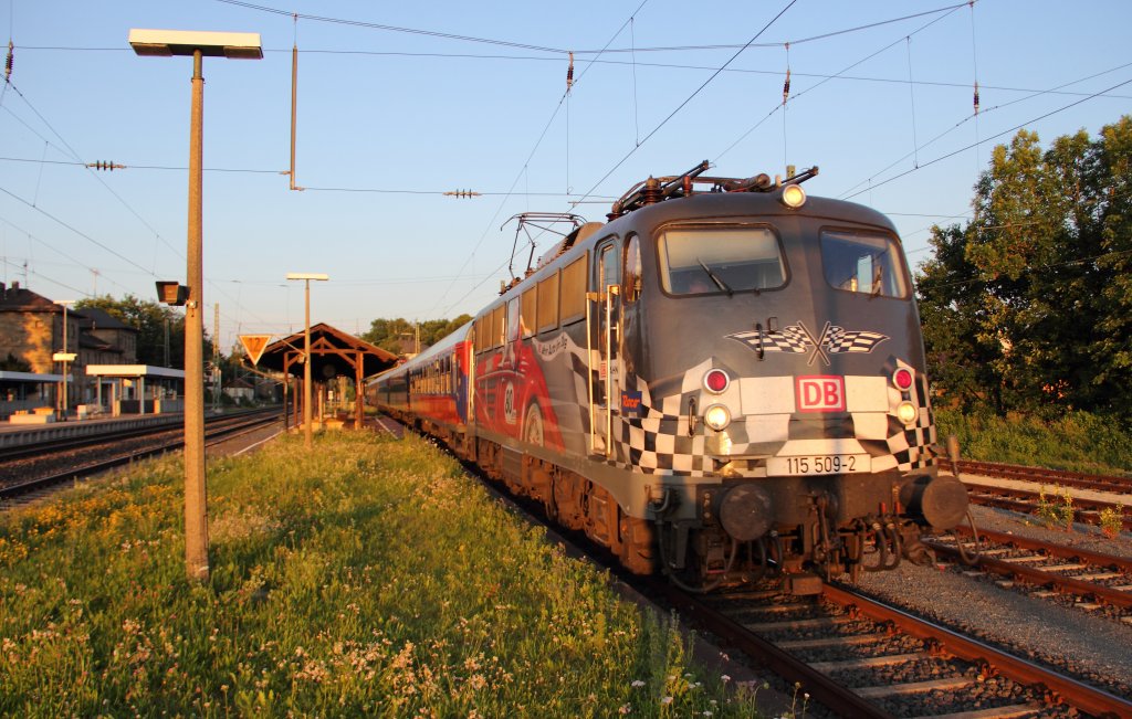 115 509-2 DB  80 Jahre Autozug  mit SDZ in Hochstadt/ Marktzeuln am 26.06.2012.