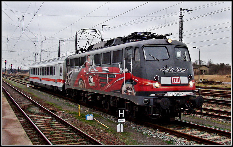 115 509-2 holt einen Schadwagen aus dem Hbf Stralsund.