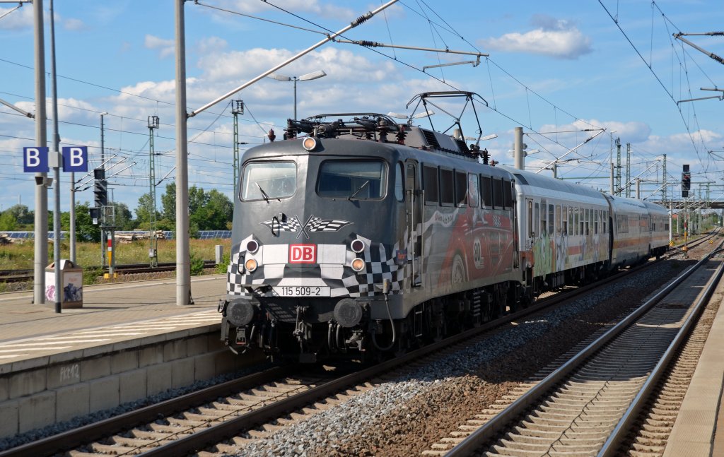 115 509 war am 22.07.12 mit einer ICE2-Speisewagenberfhrung von Berlin nach Nrnberg unterwegs, als sie durch Bitterfeld Richtung Halle rollte.