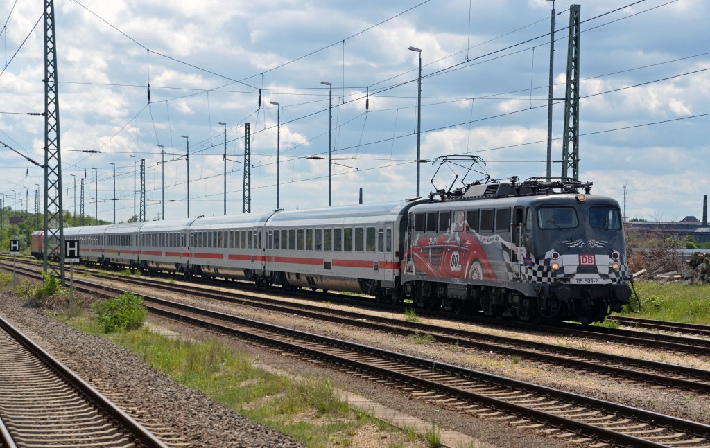 115 509 wurde mit dem PbZ 2466 Leipzig - Berlin am 17.05.12 in Bitterfeld auf die Seite genommen. Nach kurzer Zeit ging die Fahrt weiter Richtung Dessau. Am Zugschluss hing 146 203.