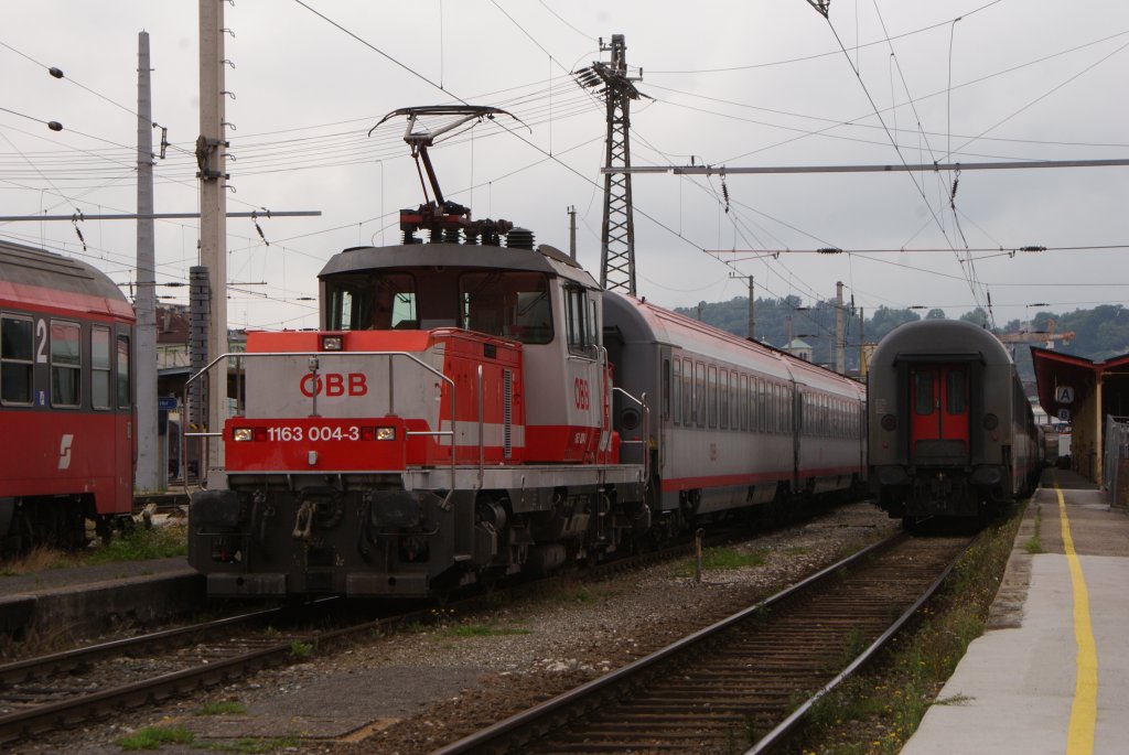 1163 004-3 mit einem IC in Salzburg Hbf am 14.08.2010
