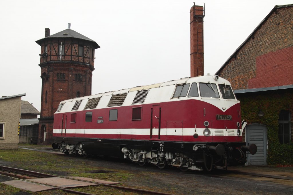 118 692-3 im Bw Salzwedel am 23.10.09