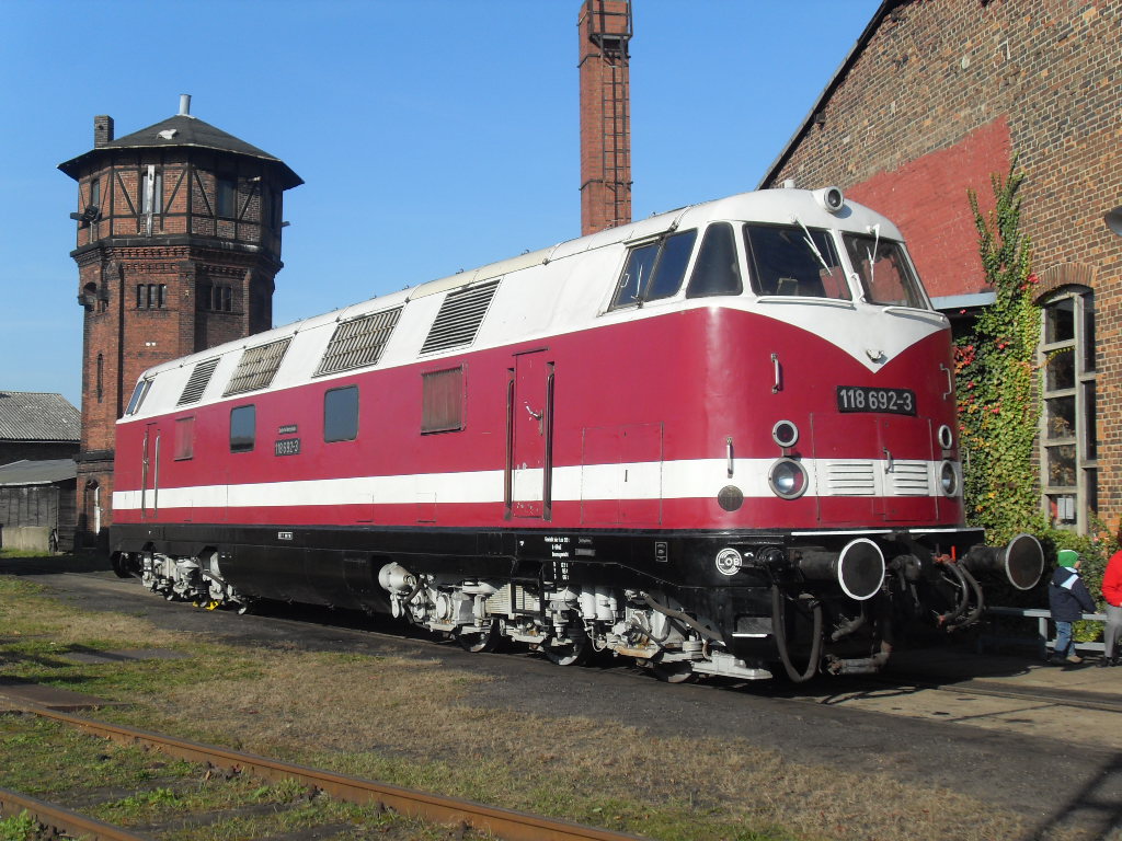 118 692 stand zum letzten mal im Bw Salzwedel weil der Verein nchstes Jahr nach Wittenberge umzieht. Am 22.10.2011 in Salzwedel.