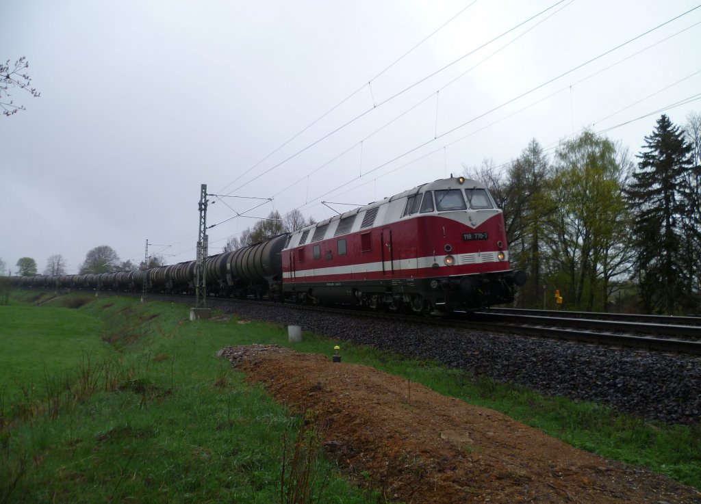 118 770-7 der MTEG durfte am 27.04.13 den Leerkesselzug von Marktredwitz nach Plauen/V. bringen. Hier kurz vor Plauen/V.
