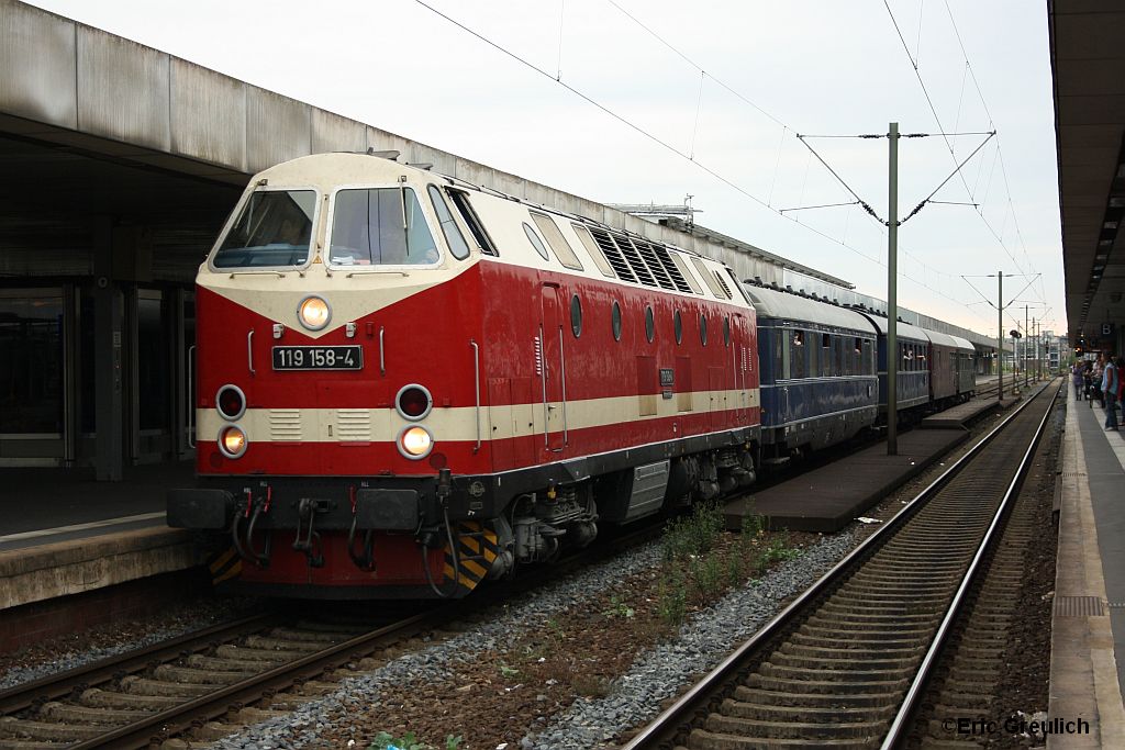 119 158 mit einem Sonderzug am 31.07.2010 in Hannover HBF.