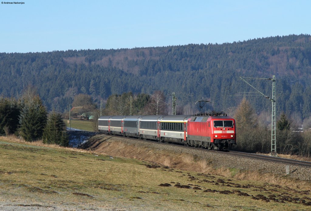 120 101-1 mit dem IC 282 (Zrich HB-Stuttgart Hbf) bei Mhringen 6.2.11