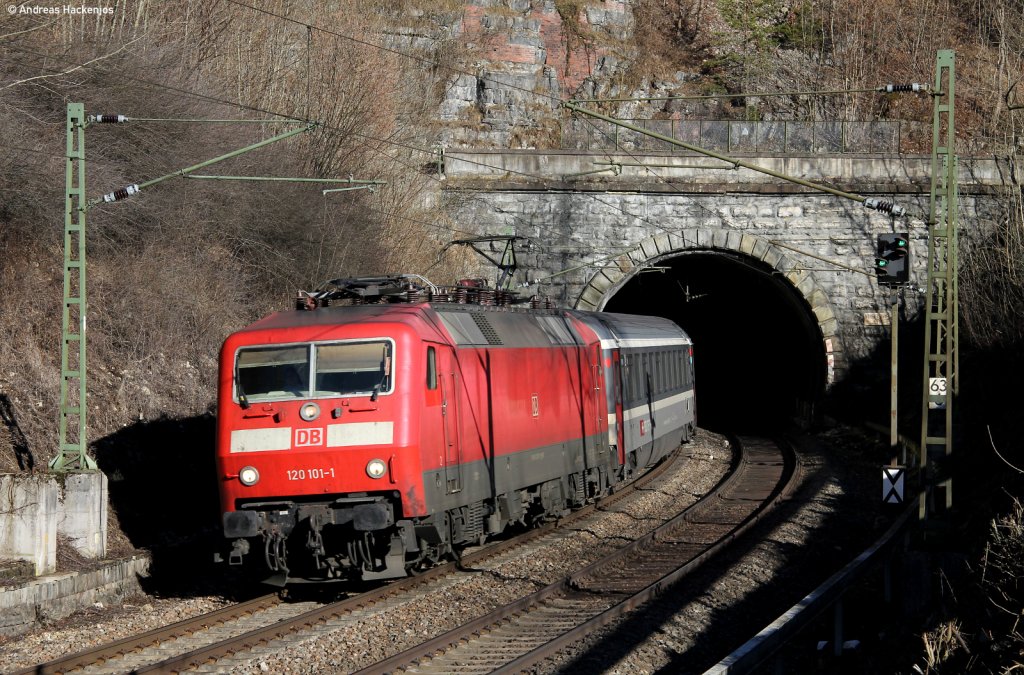 120 101-1 mit dem IC 187 (Stuttgart Hbf-Zrich HB) am Mhlener Tunnel 6.2.11