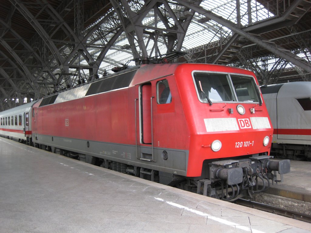 120 101-1 war am 05.04.10 zu Gast in Leipzig. Ich nehme mal an sie hatte einen �berf�hrungszug am Haken.