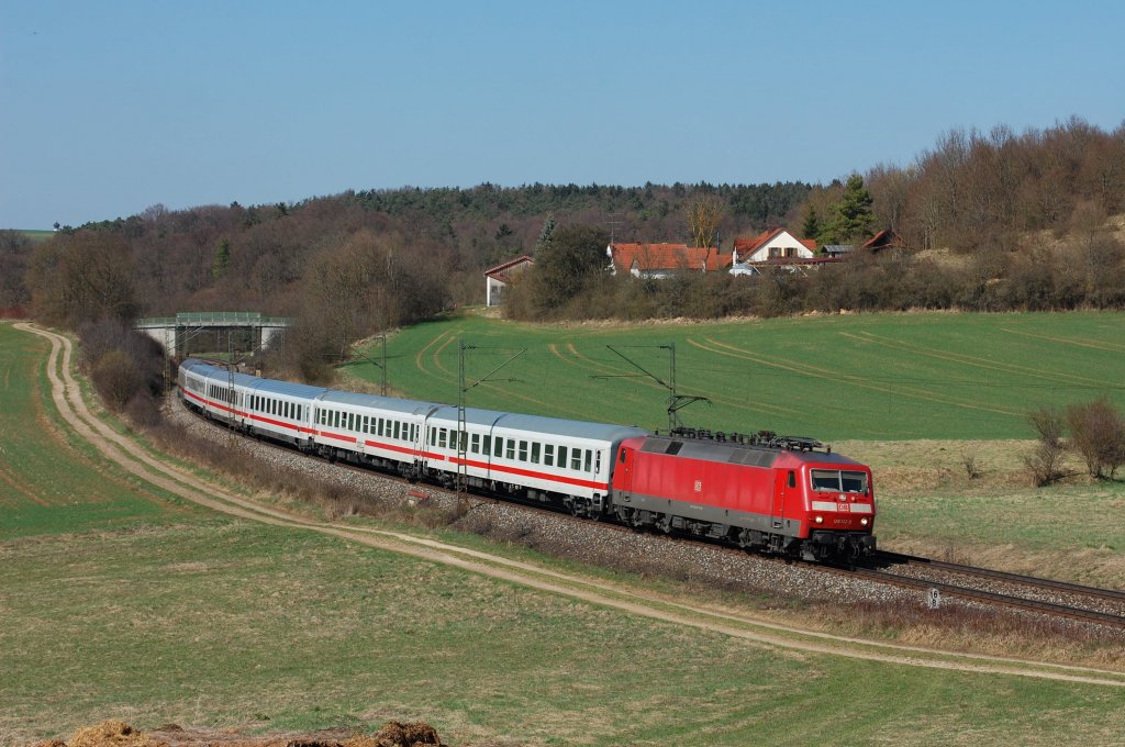 120 102 am 02.04.2011 mit dem IC-Rotttalerland bei Edlhasuen