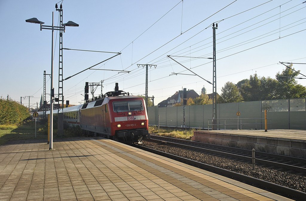 120 105-2, in Lehrte mit IC, am 10.10.2010
