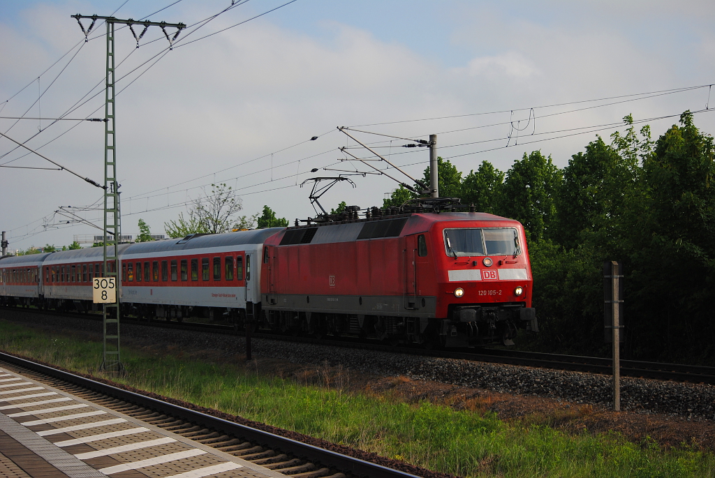 120 105-2 mit einem CNL auf dem Umfahrungsgleis Richtung Leipzig Hbf. (19.05.2013)