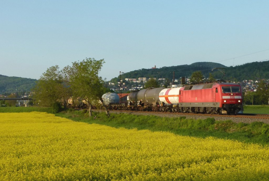 120 105-7 ist mit einem Kesselwagenzug am 03.05.2012 bei L�tzelsachsen