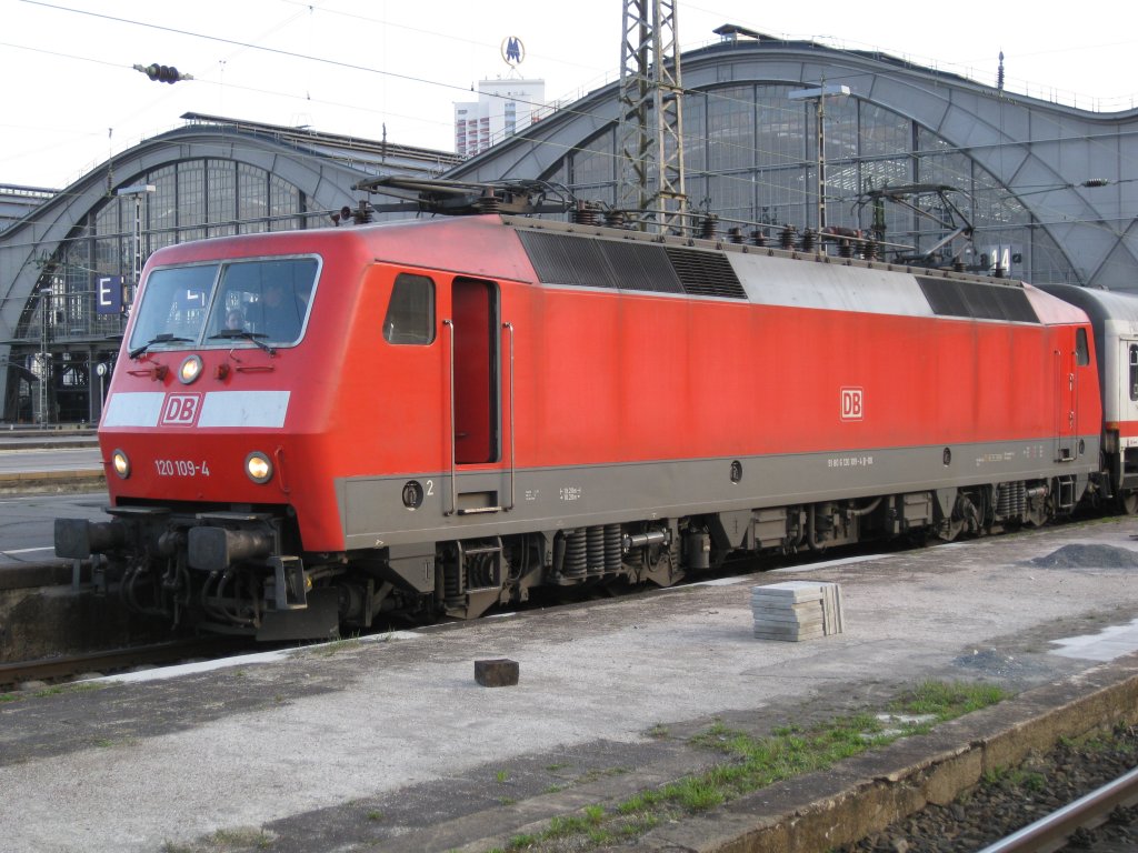 120 109-4 hatte am 05.04.10 den IC 1904 nach Berlin Hbf(tief) am Haken.
Leipzig Hbf