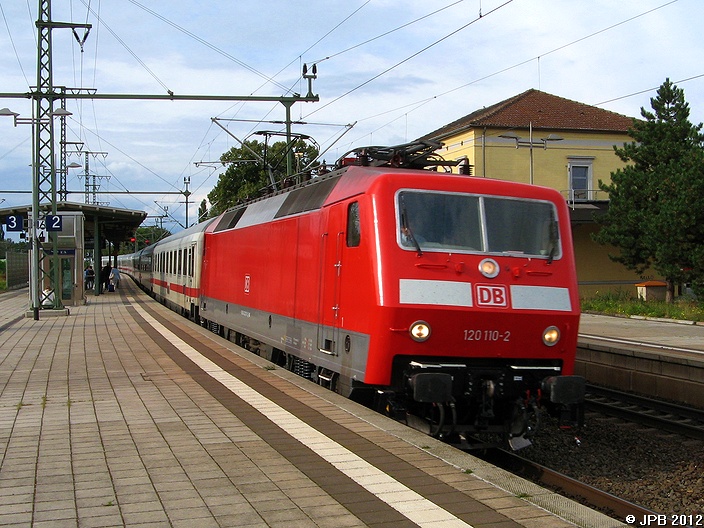 120 110-2 mit IC nach Berlin durchfhrt den Bf Lehrte (Region Hannover) am 19.09.2008