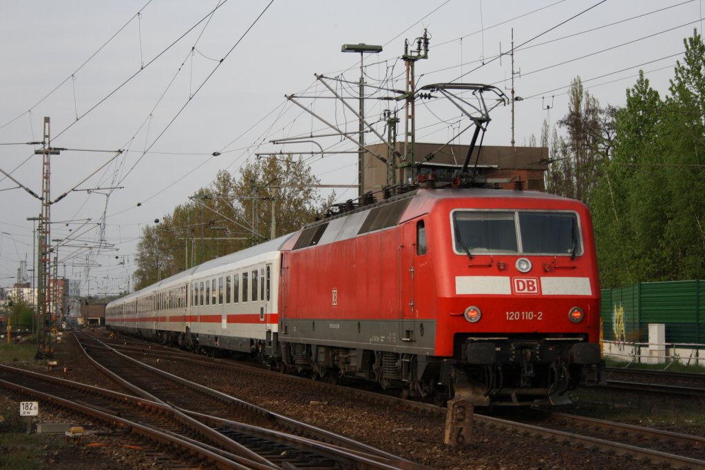 120 110 schob am 28.04.2010 einen IC aus Braunschweig HBF raus.