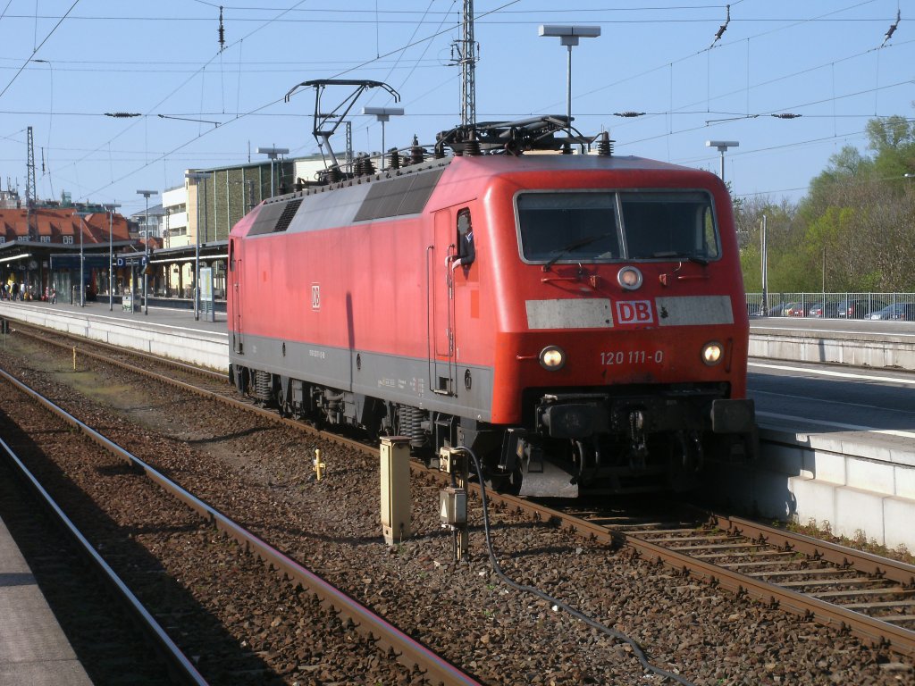 120 111 kam am 23.April 2011 als Schlulok nach Stralsund.