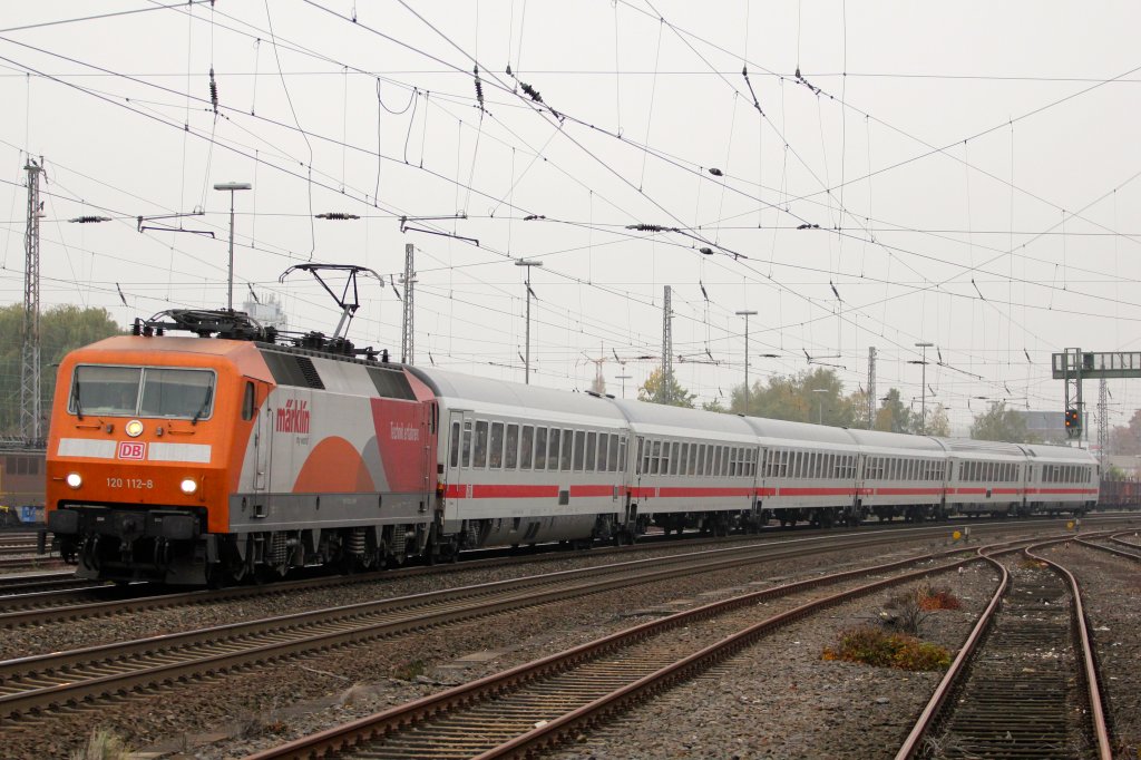 120 112 mit dem InterCity 2151 von Dsseldorf nach Dresden, durch den Gbf Paderborn am 24/10/12.