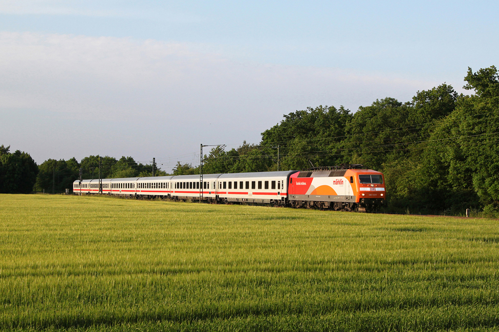 120 112 mit Lr 78896 am 02.06.2012 bei Mnchen-Feldmoching.