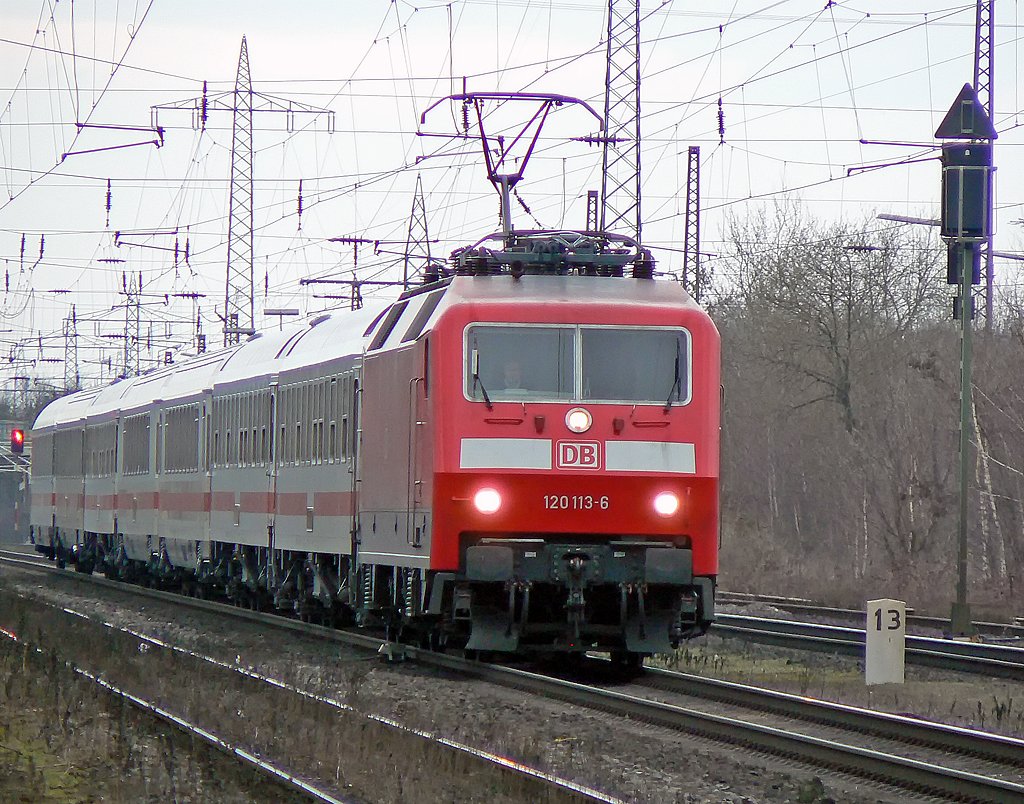 120 113-6 mit einem IC in Ratingen-Lintorf am 19.3.2010 !!!