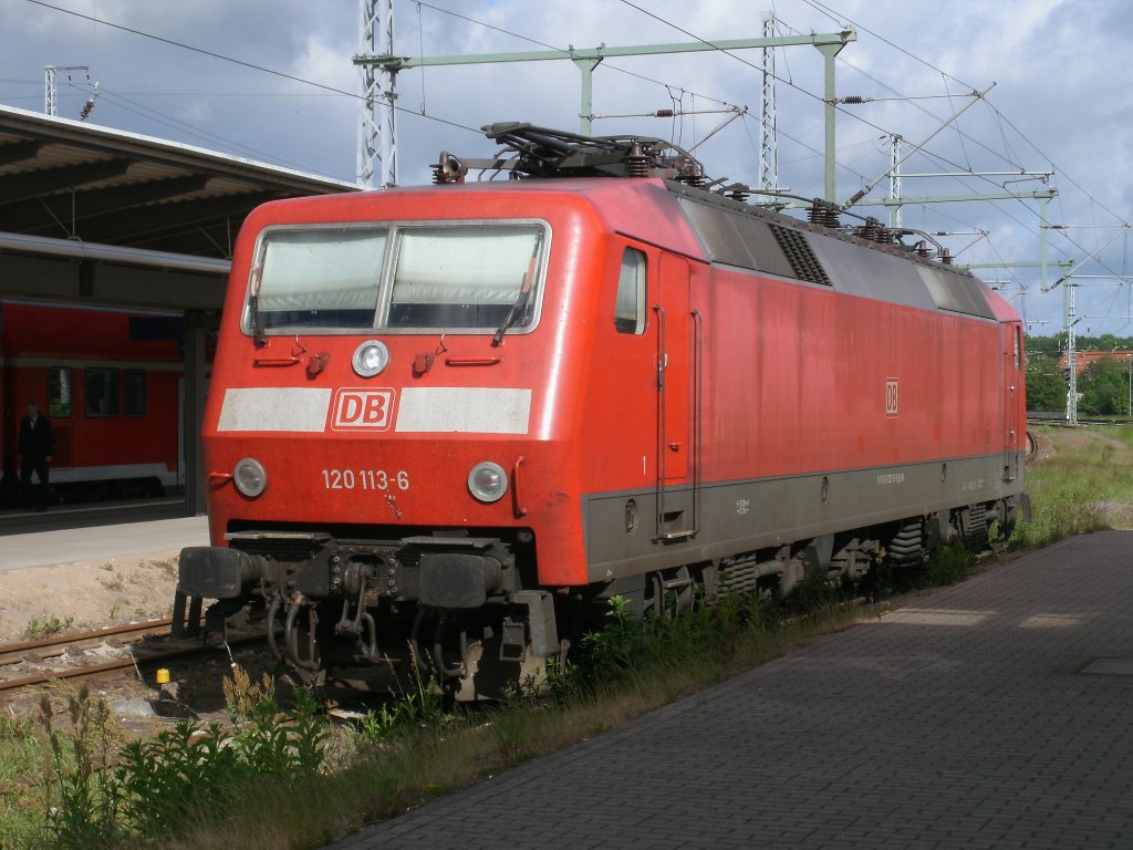 120 113 hatte,am 28.Mai 2011,noch ein paar Stunden Zeit,bevor Sie den Uex 2405,von Binz/Heringsdorf nach K�ln,ab Rostock bespannen durfte.