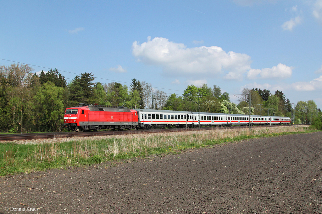 120 113 mit IC 1980 am 05.05.2013 bei Grbenzell.