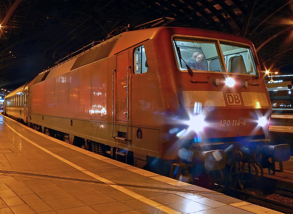 120 114-4 in Kln Hbf. am 14.11.09