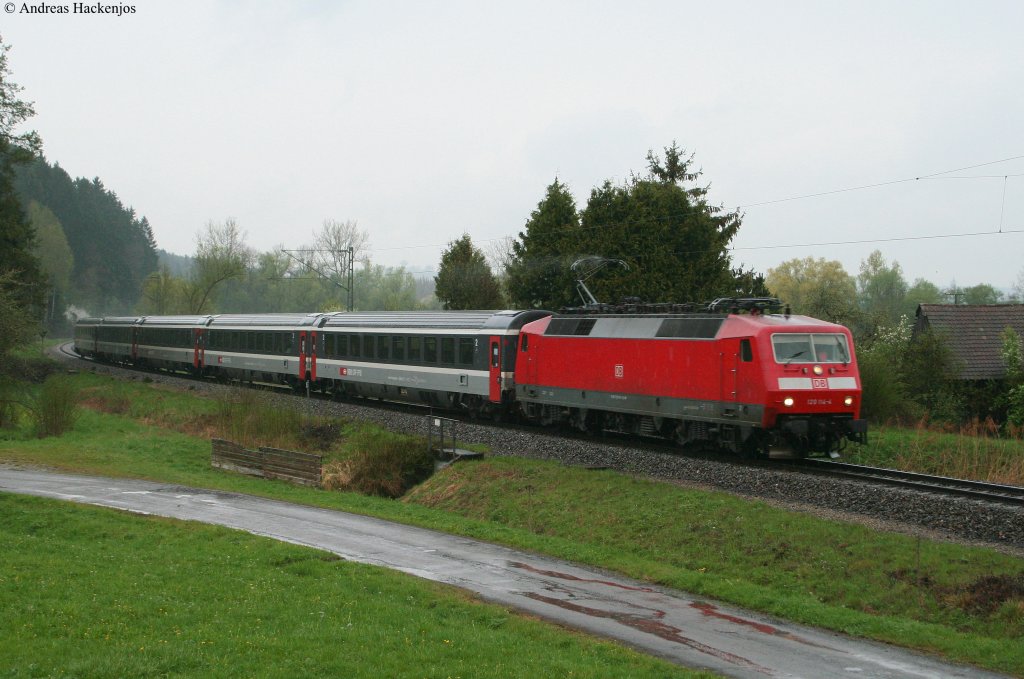 120 114-4 mit dem IC 183 (Stuttgart Hbf-Zrich HB) bei Neufra 1.5.10