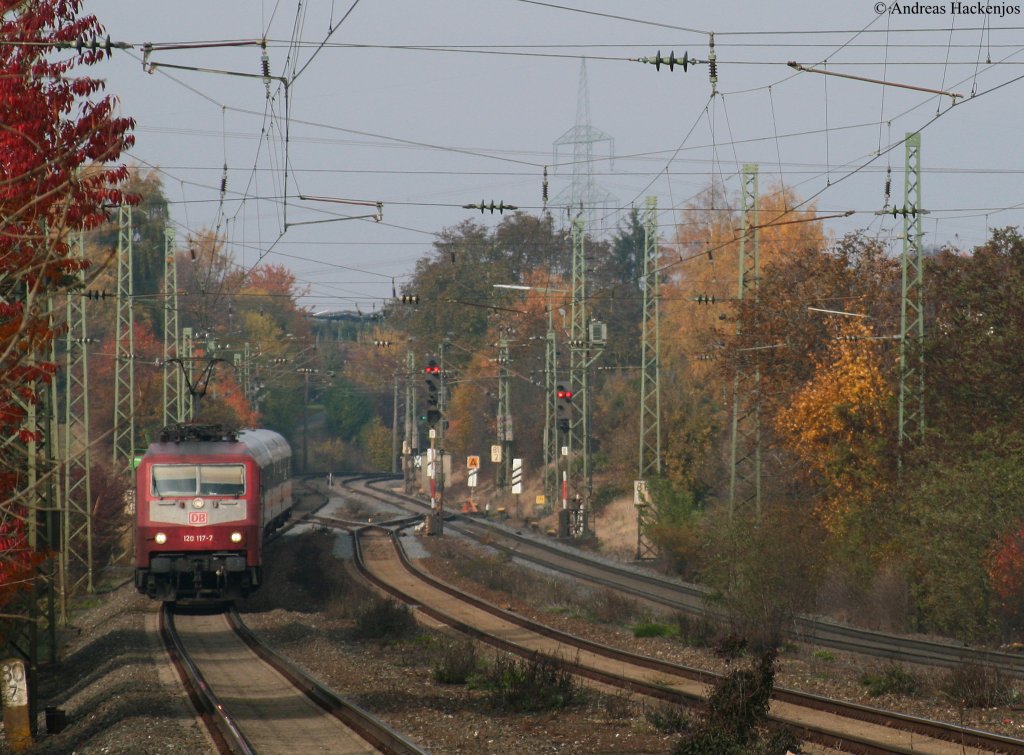 120 117-7 mit dem IC 1887 (Hamburg-Altona-Passau Hbf) in Dettelbach 31.10.09