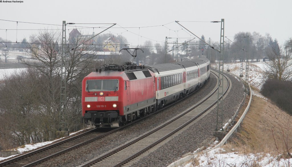 120 119-3 mit dem IC 183 (Stuttgart Hbf-Zrich HB) bei Eutingen 26.1.13