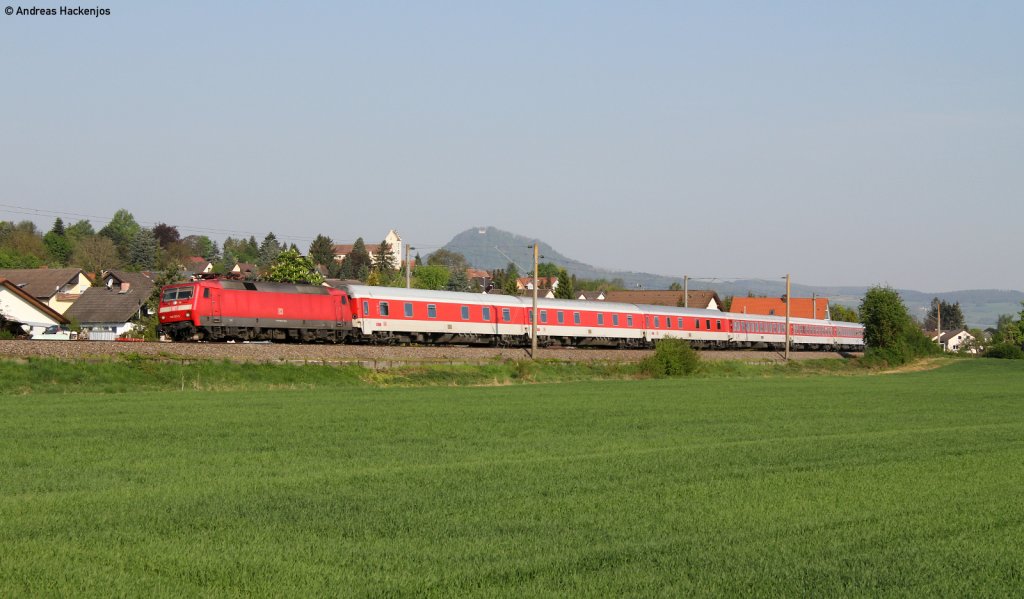 120 123-5 mit dem AZ 1379 (Hamburg Altona-L�rrach Gbf) bei M�hlhausen 25.4.11