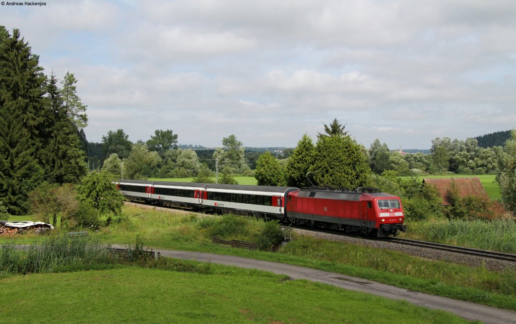 120 124-7 mit dem IC 183 (Stuttgart Hbf-Zrich HB) bei Neufra 6.8.11