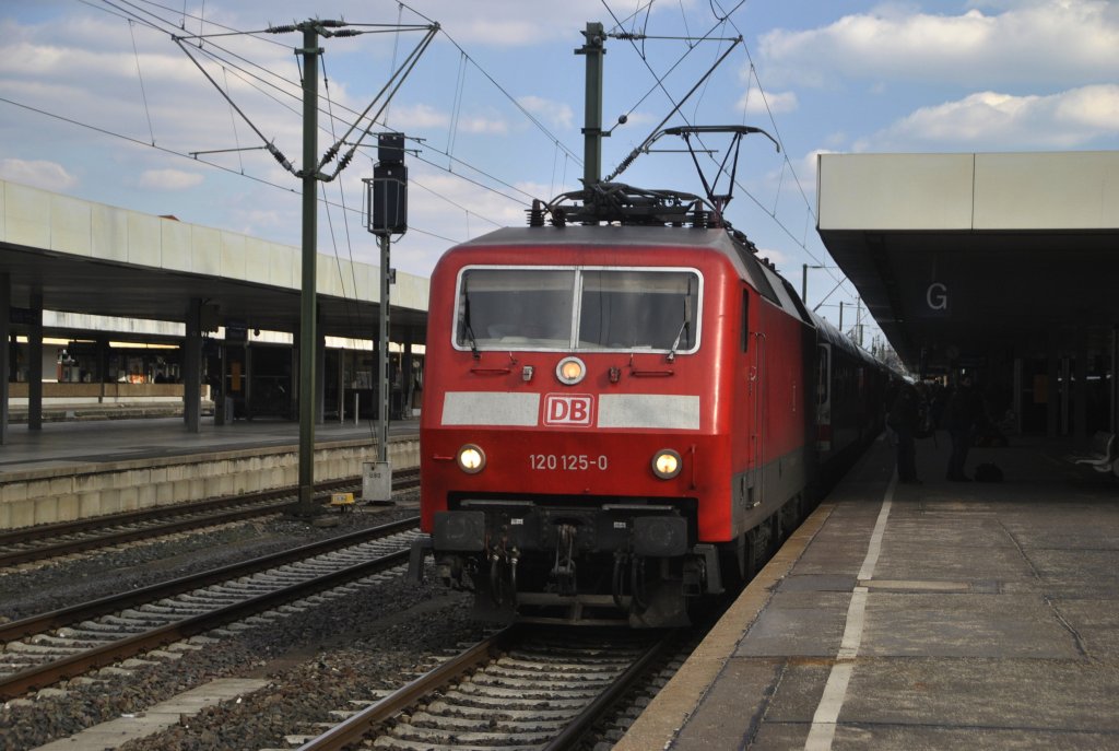 120 125-0 als IC 2082  Knigsee  in Hannover HBF am 08.07.2012.