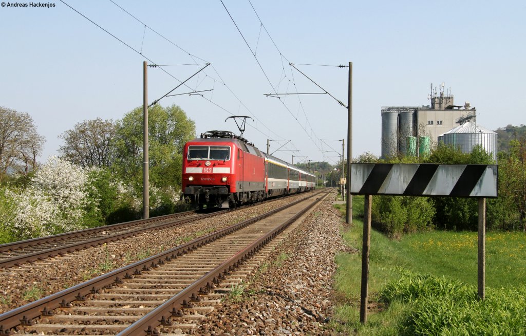 120 125-0 mit dem IC 184 (Z�rich HB-Stuttgart Hbf) bei M�hlhausen 21.4.11