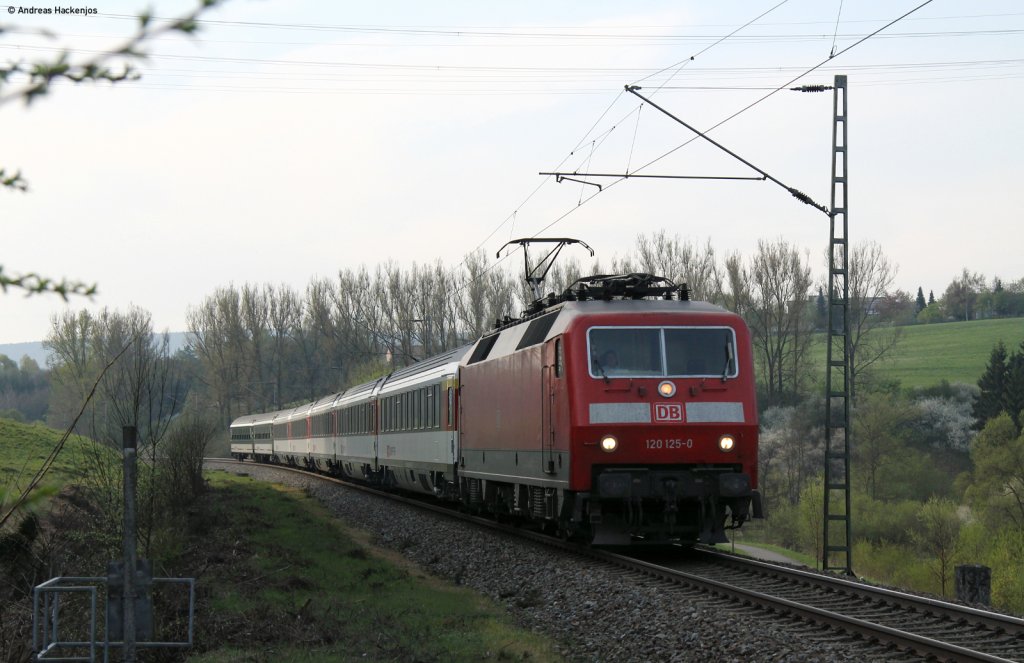 120 125-0 mit dem IC 284 (Zrich HB-Stuttgart Hbf) bei Neufra 22.4.11