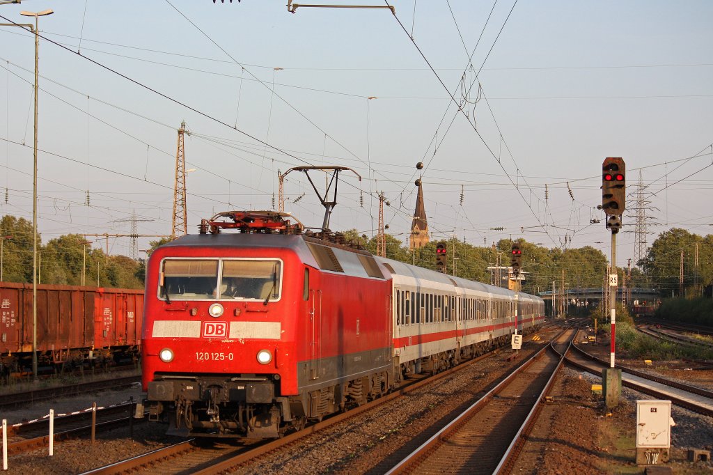 120 125 am 16.9.12 mit einem IC in Mlheim-Styrum.