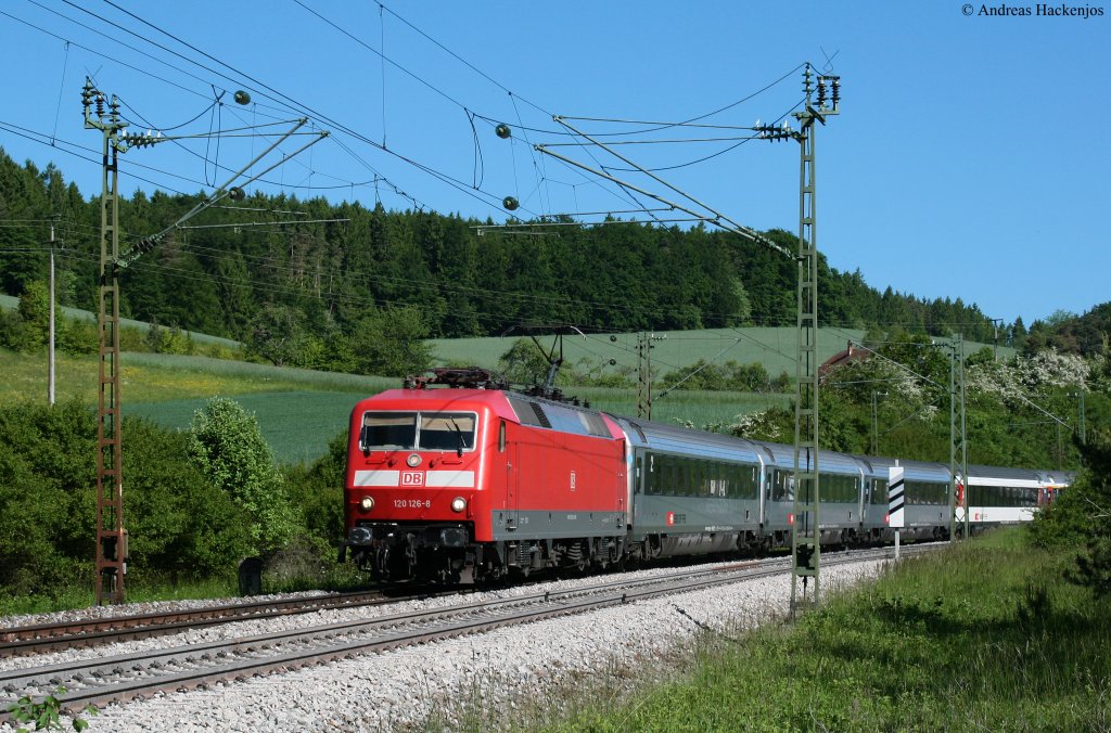 120 126-8 mit dem IC 181 (Frankfurt(Main)Hbf-Zrich HB) bei Hattingen 5.6.10