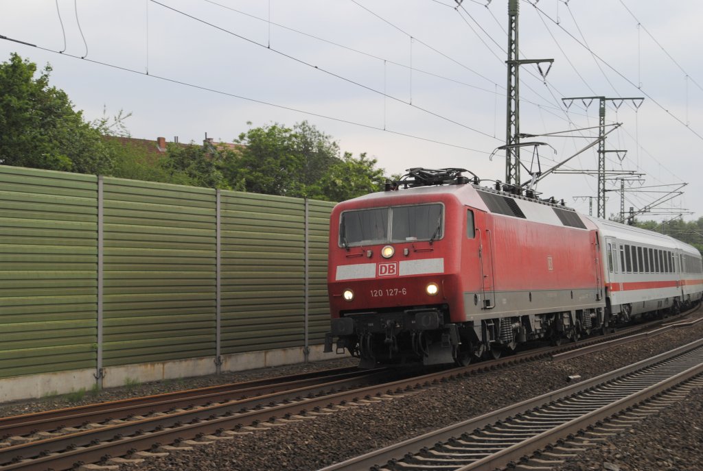120 127-6, am 07.06.2010 in Lehrte.
