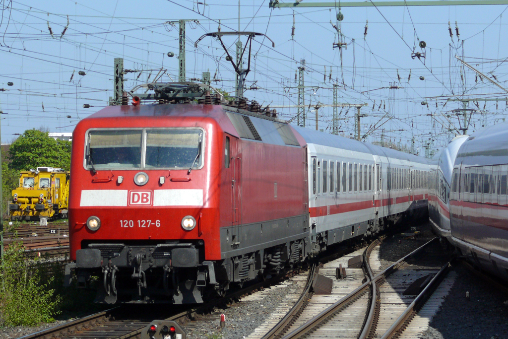 120 127-6 bei der Einfahrt in Dortmund 18.4.2010