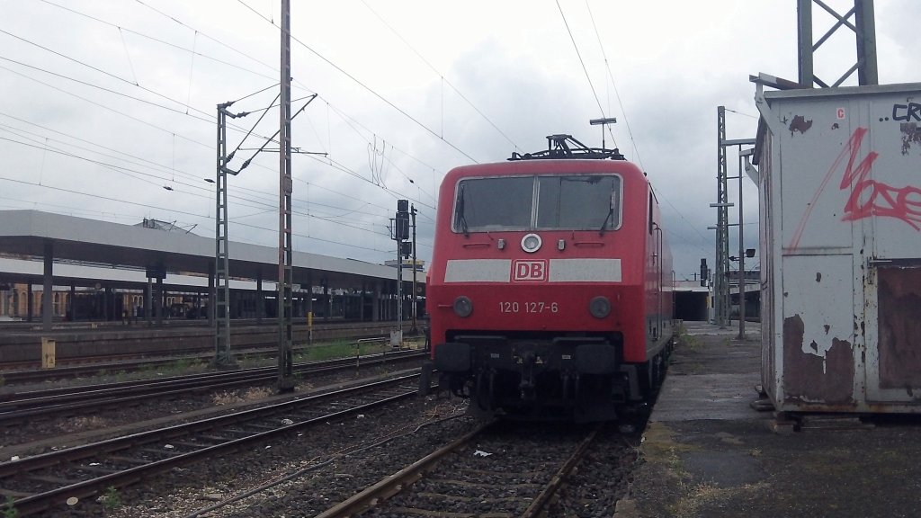 120 127-8 in Hannover Hbf am 16.06.2012.