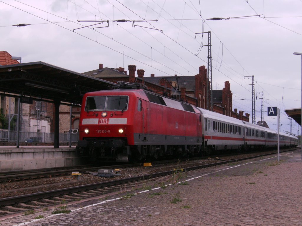 120 130-0 kommt mit IC von Berlin nach K�ln am 06.05.2012 in Stendal an.