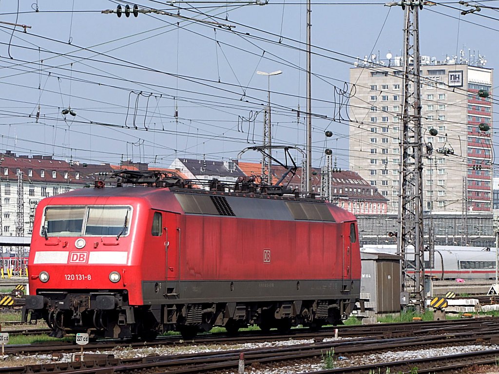 120 131-8 am Gel�nde des M�nchener Hauptbahnhofes;110513