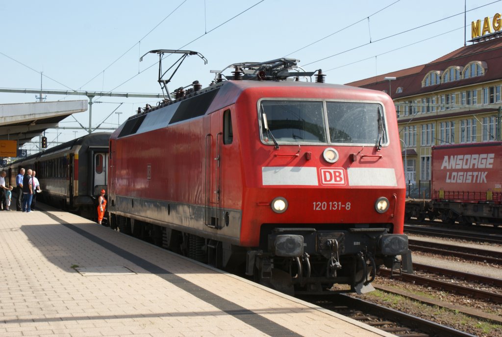 120 131-8 setzt sich an IC 280 von Zrich HB nach Stuttgart Hbf am 03.09.2011