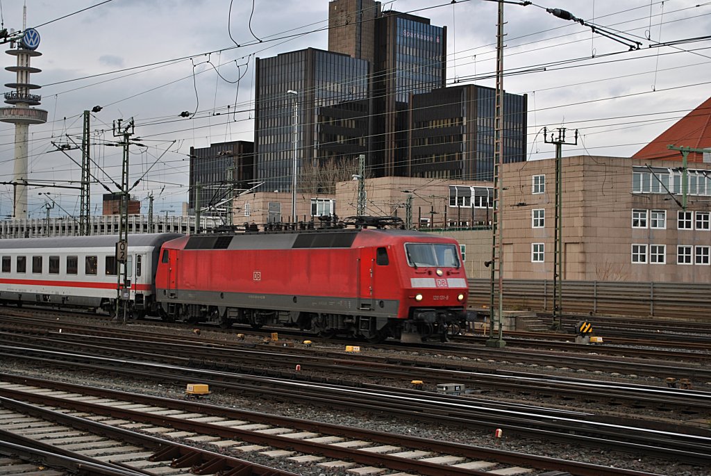 120 131-8, verlsst am 14.11.10 Hannover HBF.