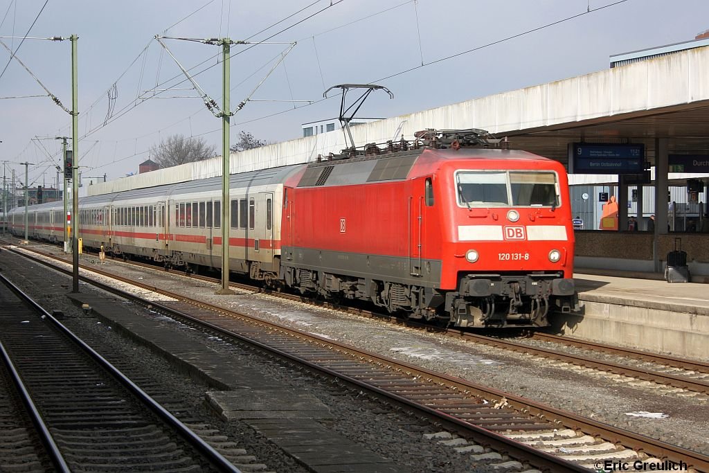 120 131 mit IC141 von Shiphol nach Berlin Ostbahnhof in Hannover HBF am 20.2.2010.