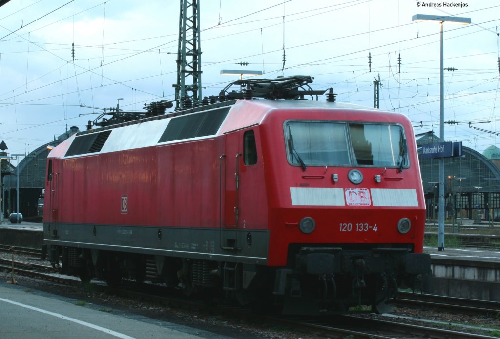 120 133-4 wartet im Karlsruhe Hbf auf neue Aufgaben 9.11.10