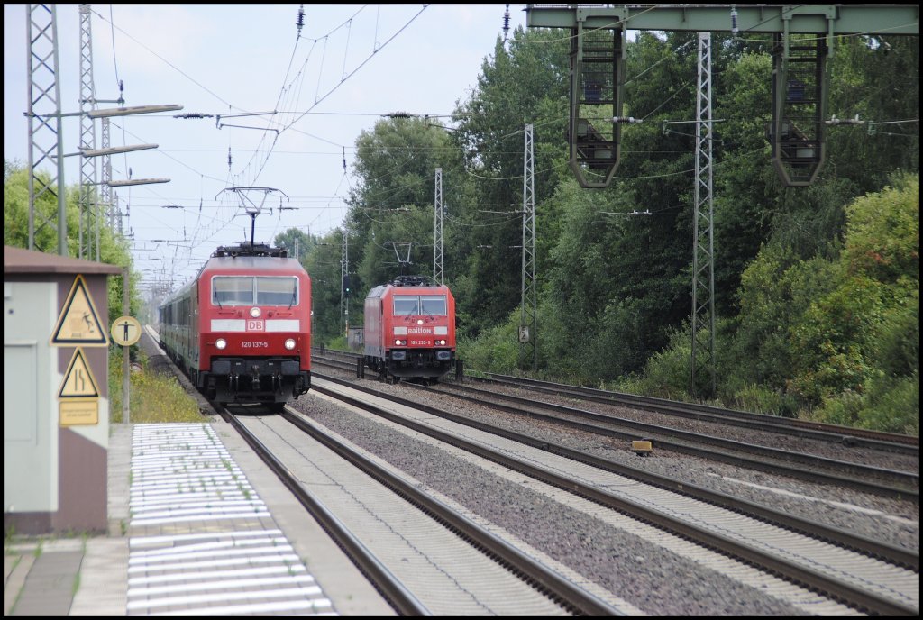 120 137-5 und 185 235-9 in Dedensen/Gmmer am 10.08.2010.
