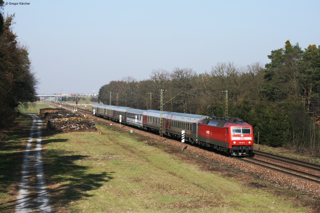 120 137 mit dem EuroNight 23 Jl / 452  Transeuropean Express  Moskau-Paris bei Graben-Neudorf. Aufgenommen am 05.03.2013.