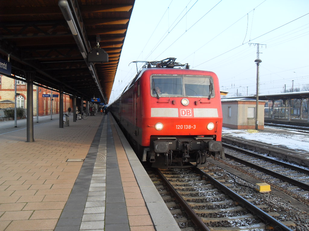 120 138 mit einem IC nach Karlsruhe.Am 28.11.2010.