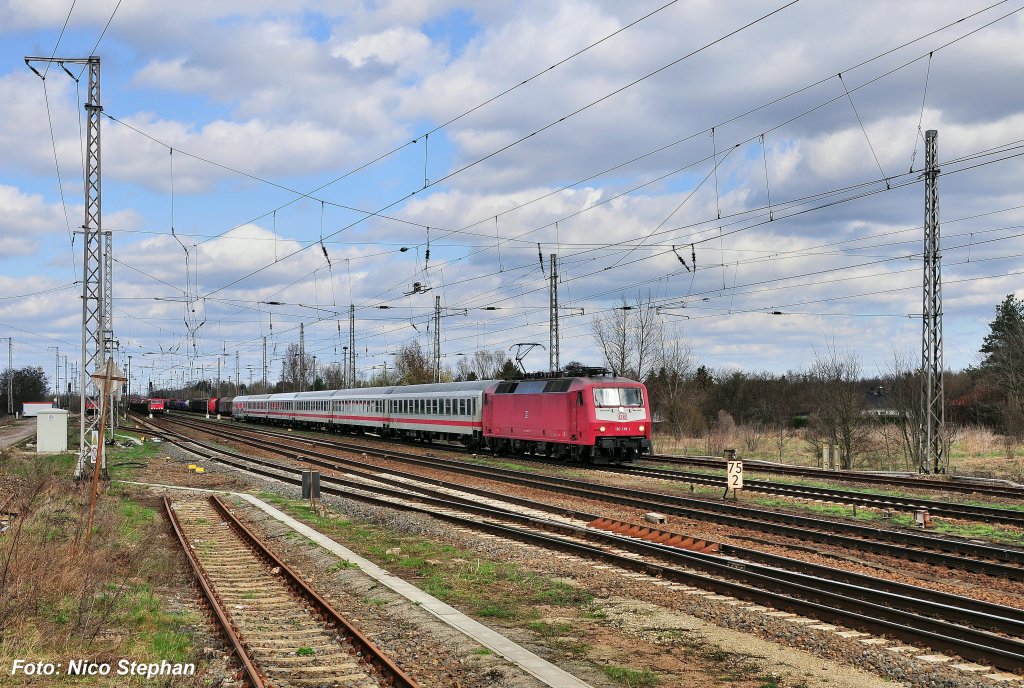 120 139-1 mit einem IC-Leerpark gen Satzorn unterwegs (Priort 01.04.10)