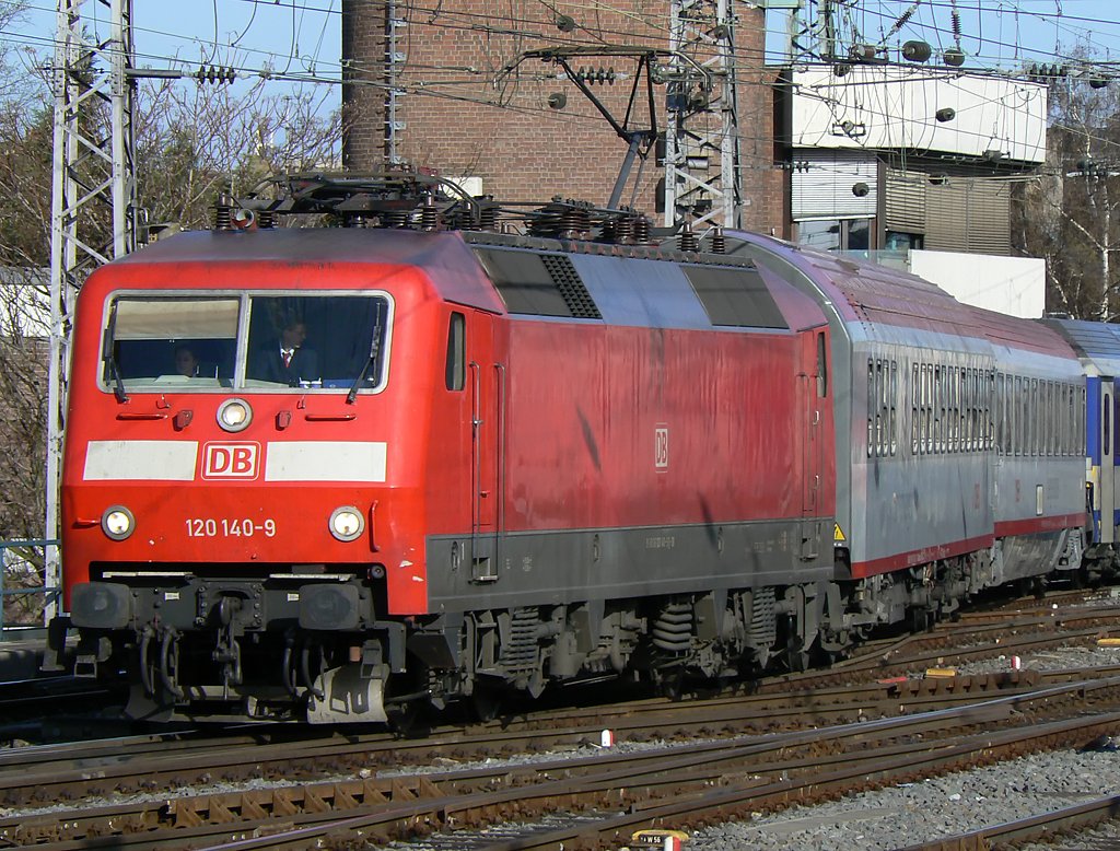 120 140-9 am ENL aus Wien Westbf. bei der Einfahrt in Kln Hbf am 27.03.2010